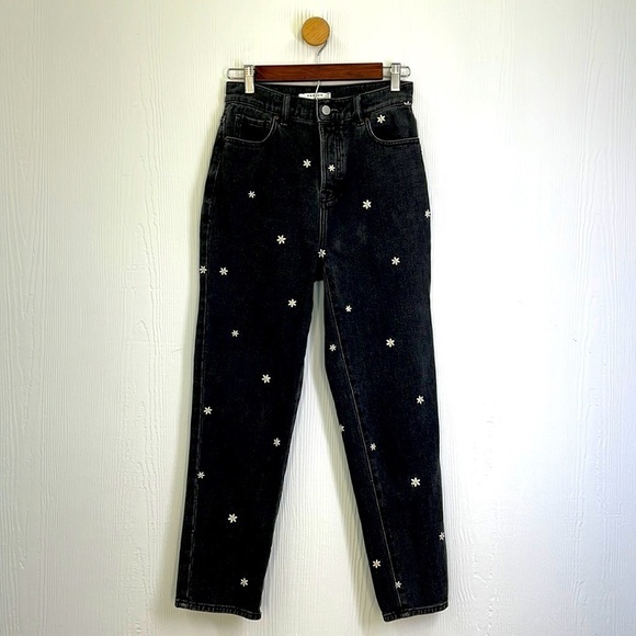 Pacsun - Black Stonewashed Embroidered Daisy High Rise Straight Jeans Size 25 - Picture 1 of 12